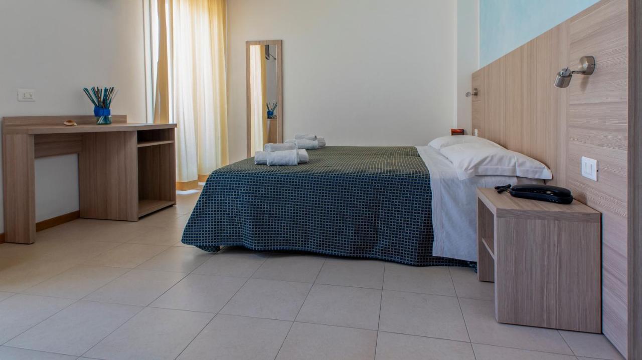 Hotel President'S Pesaro Kültér fotó