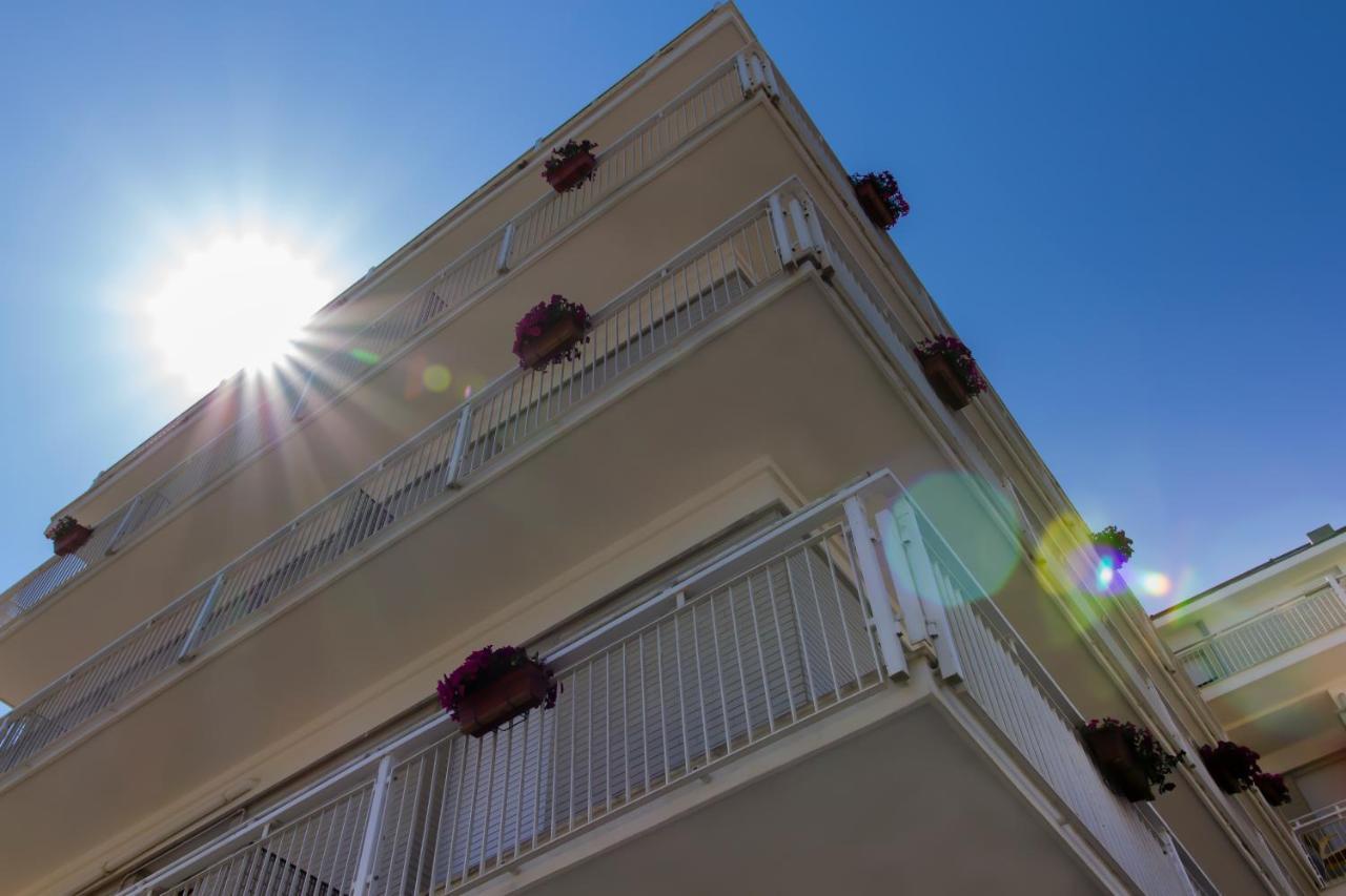 Hotel President'S Pesaro Kültér fotó