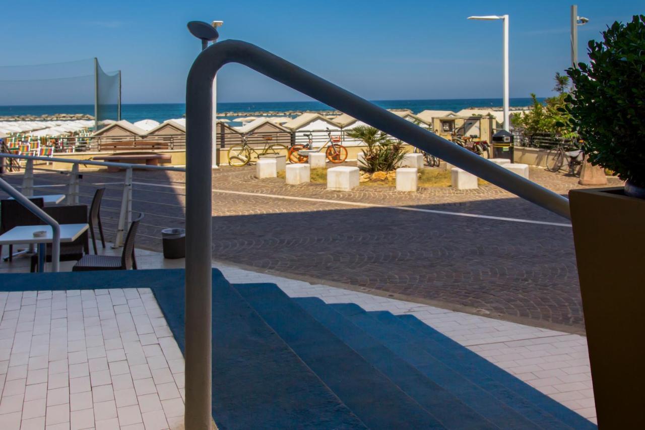 Hotel President'S Pesaro Kültér fotó