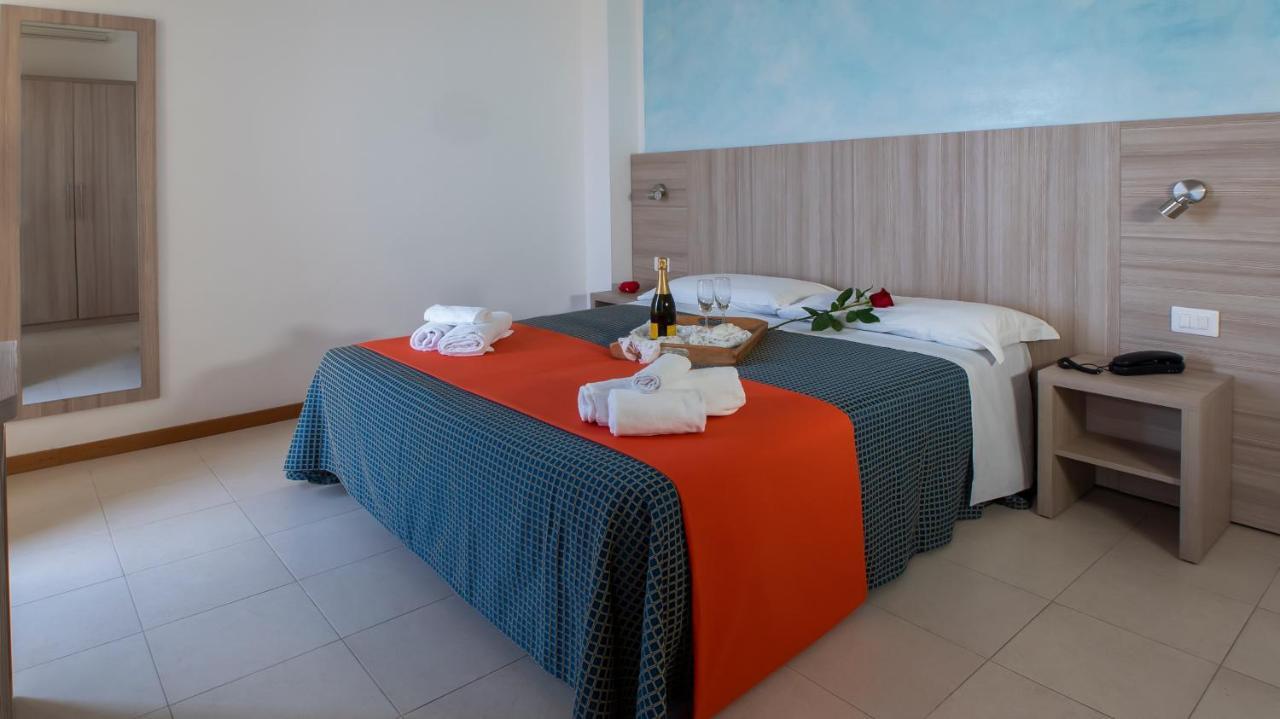 Hotel President'S Pesaro Kültér fotó
