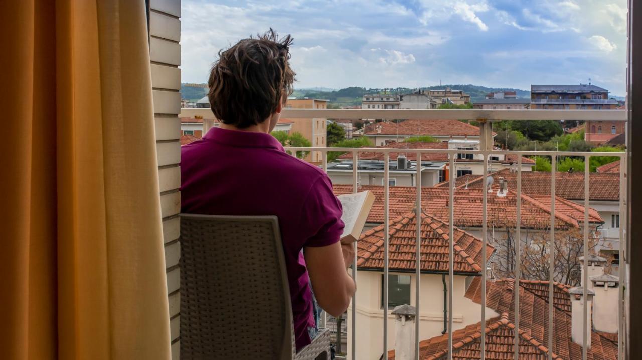Hotel President'S Pesaro Kültér fotó